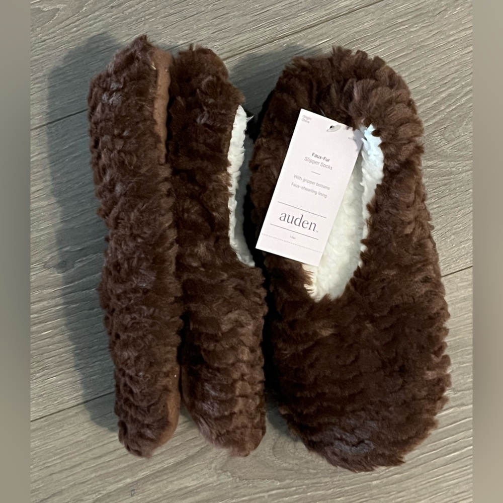 NWT Auden 2 Pair of Brown Shearling Lined Gripper Slippers Size 8-10 M/L
